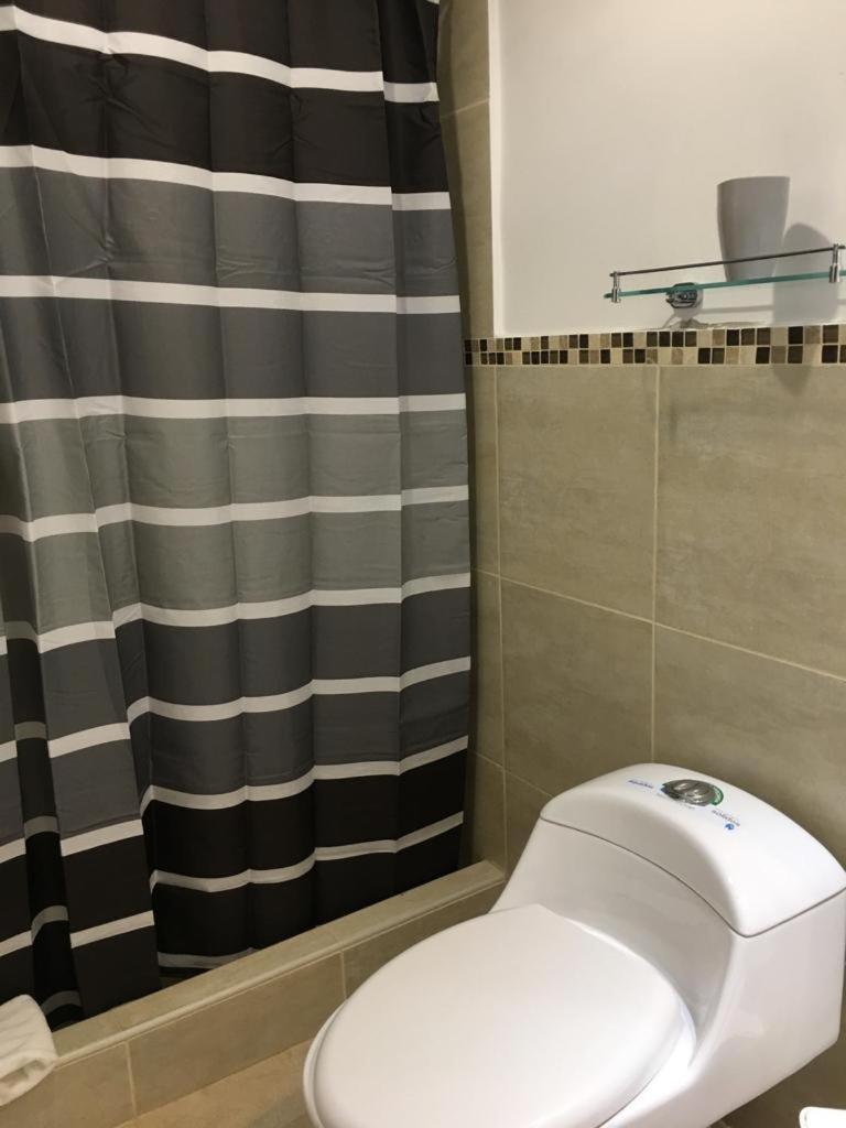 Lindo Departamento Al Pie De Playa Edificio Torre Oceanica Apartment Salinas  Exterior photo